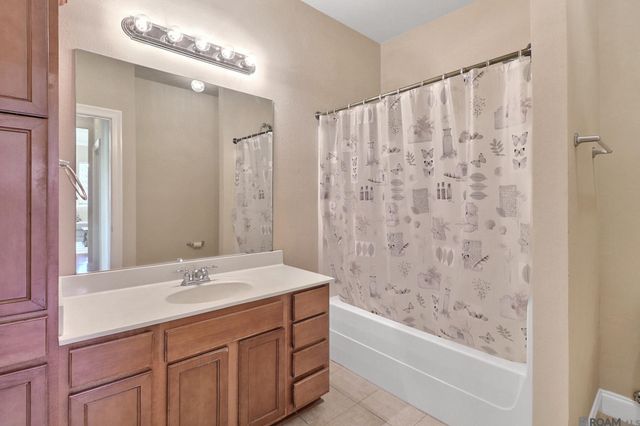 16545 Antioch Ct, Saint George, LA 70817