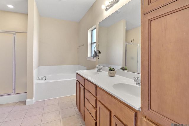 16545 Antioch Ct, Saint George, LA 70817