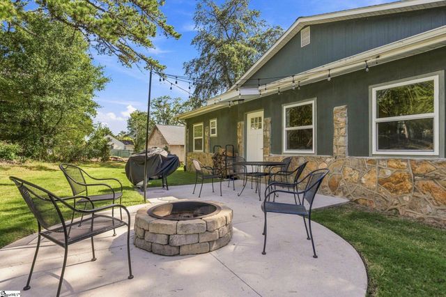 2009 State Park Road, Greenville, SC 29609