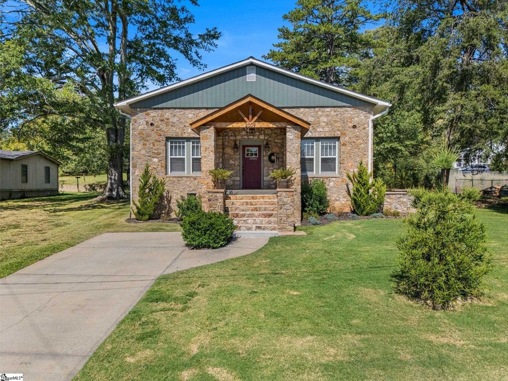 2009 State Park Road, Greenville, SC 29609