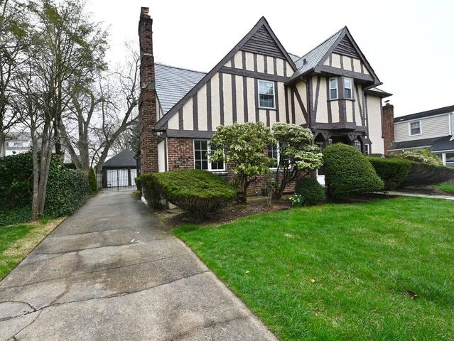 421 N Long Beach Road, Rockville Centre, NY 11570