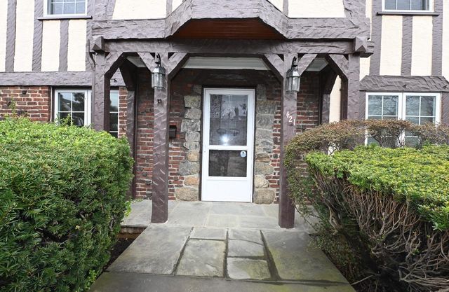 421 N Long Beach Road, Rockville Centre, NY 11570