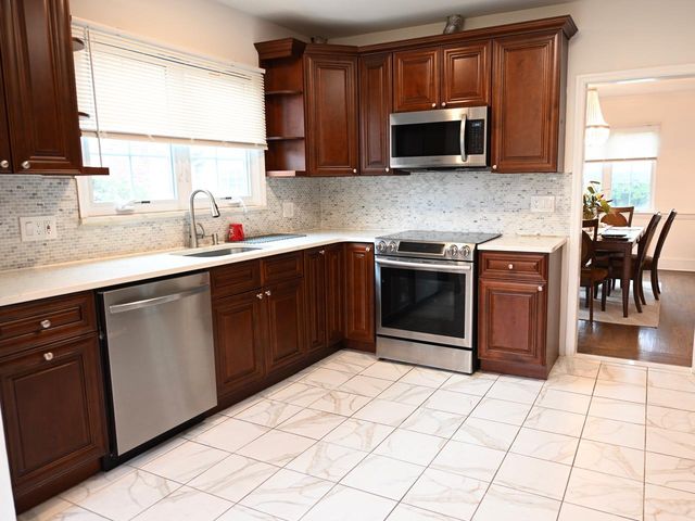 421 N Long Beach Road, Rockville Centre, NY 11570