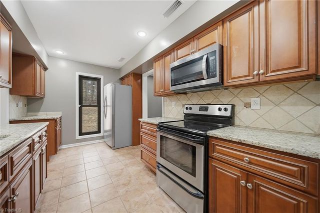 7177 Mantlewood Lane, Kernersville, NC 27284