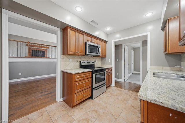 7177 Mantlewood Lane, Kernersville, NC 27284