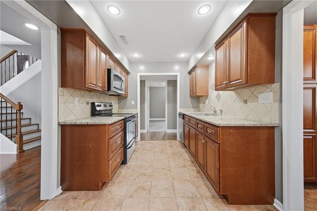 7177 Mantlewood Lane, Kernersville, NC 27284