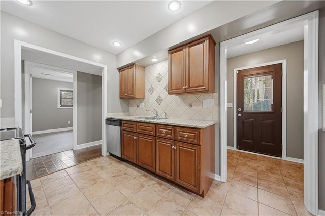 7177 Mantlewood Lane, Kernersville, NC 27284