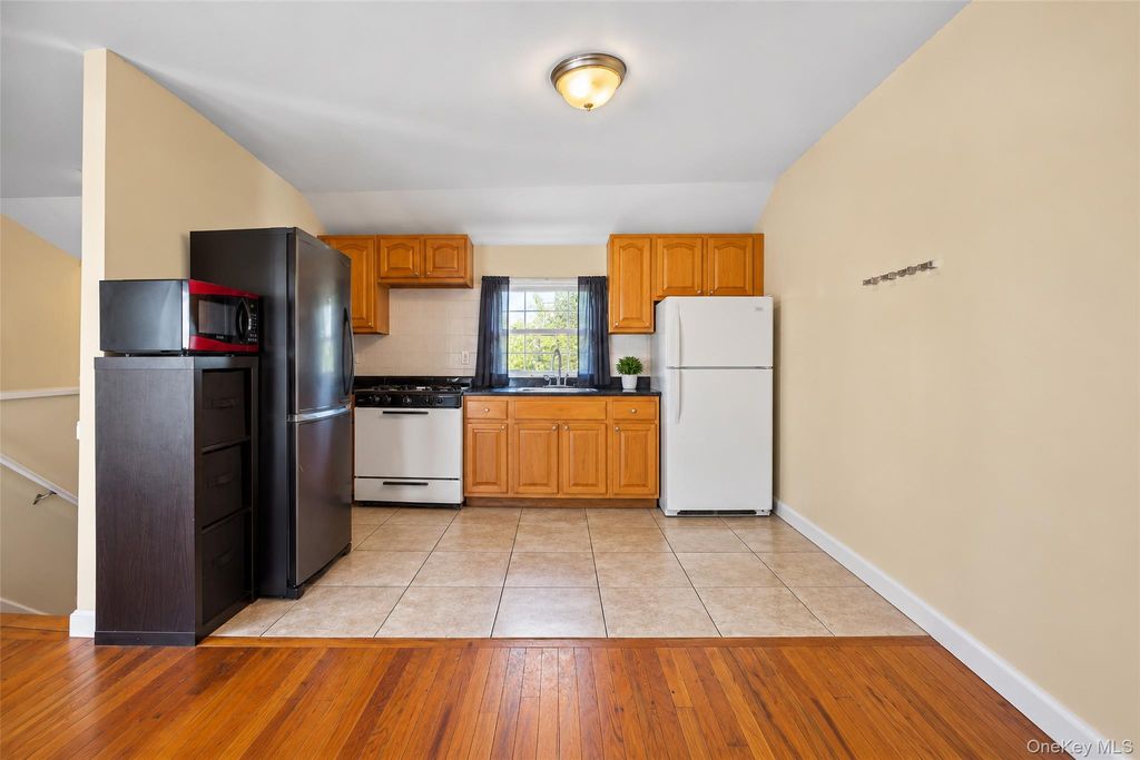 577 Aztec Place, Far Rockaway, NY 11691 — photo 4