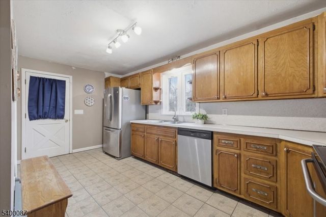 97 Skyview Dr, Washington Twp., NJ 07882