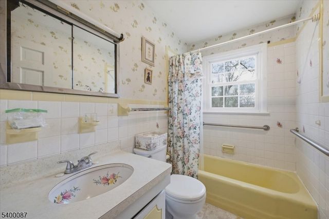 97 Skyview Dr, Washington Twp., NJ 07882