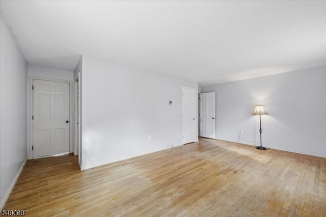 97 Skyview Dr, Washington Twp., NJ 07882