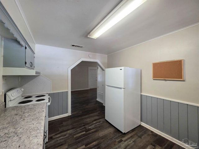 5404 Blue Angel Pkwy, Pensacola, FL 32526