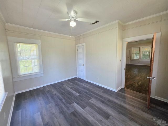 5404 Blue Angel Pkwy, Pensacola, FL 32526