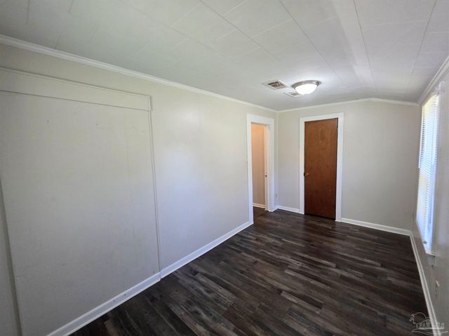 5404 Blue Angel Pkwy, Pensacola, FL 32526