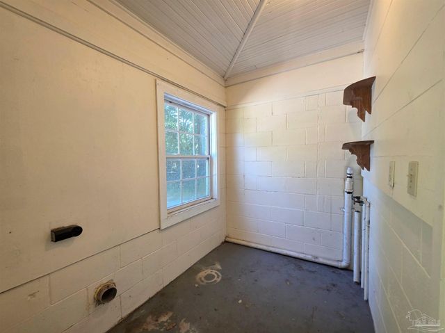 5404 Blue Angel Pkwy, Pensacola, FL 32526