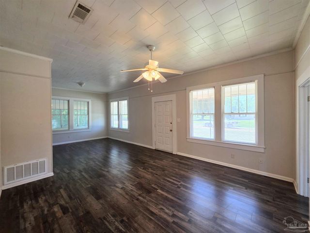 5404 Blue Angel Pkwy, Pensacola, FL 32526