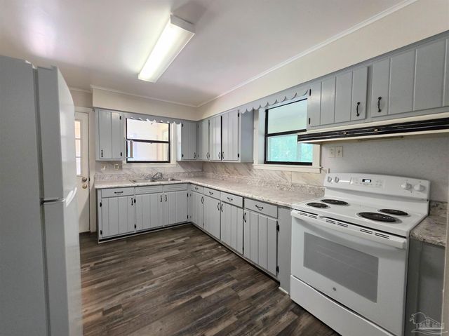 5404 Blue Angel Pkwy, Pensacola, FL 32526