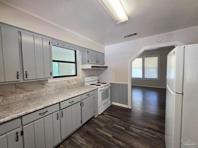 5404 Blue Angel Pkwy, Pensacola, FL 32526