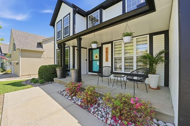 18229 W 157th Terrace, Olathe, KS 66062