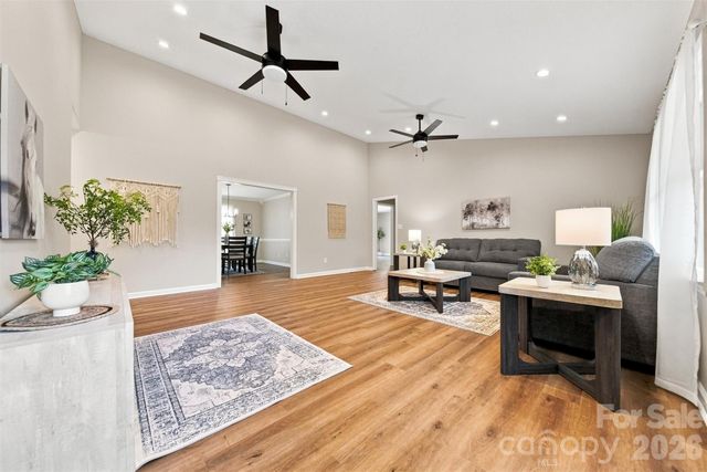 136 Cook Lane, Hickory, NC 28601