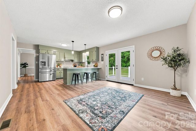 136 Cook Lane, Hickory, NC 28601