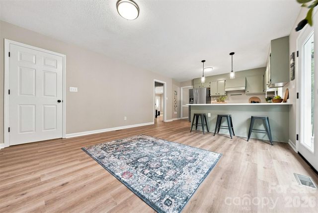 136 Cook Lane, Hickory, NC 28601