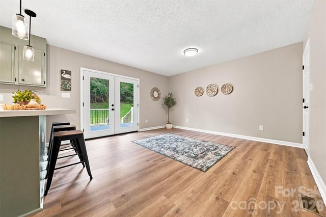 136 Cook Lane, Hickory, NC 28601
