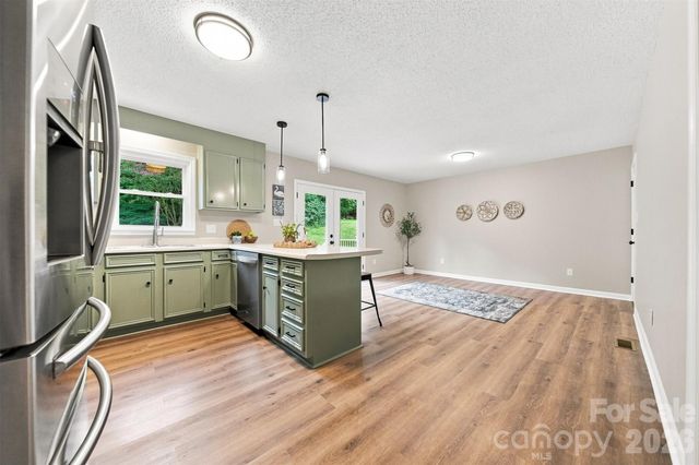 136 Cook Lane, Hickory, NC 28601