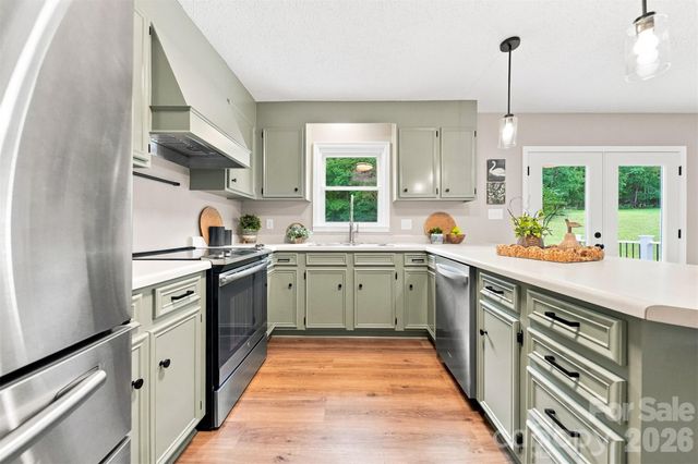136 Cook Lane, Hickory, NC 28601