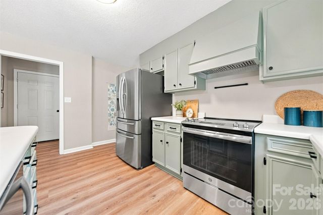 136 Cook Lane, Hickory, NC 28601