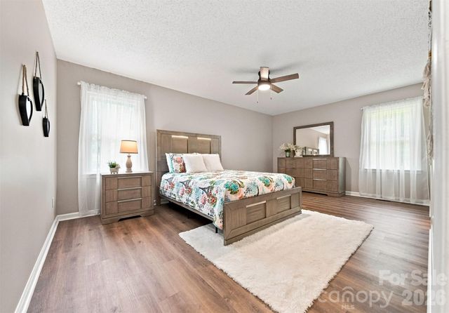 136 Cook Lane, Hickory, NC 28601