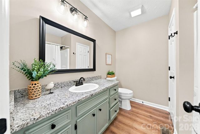 136 Cook Lane, Hickory, NC 28601