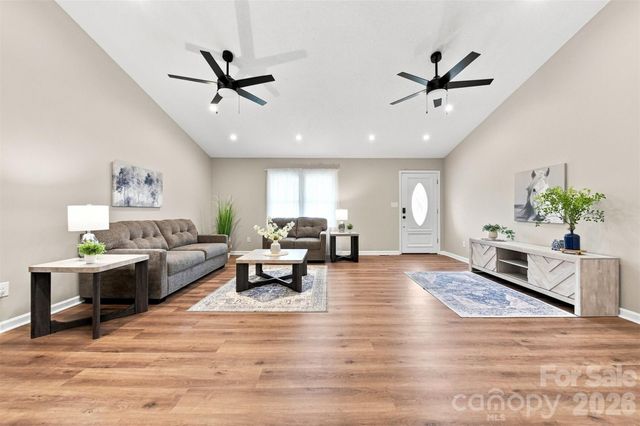 136 Cook Lane, Hickory, NC 28601