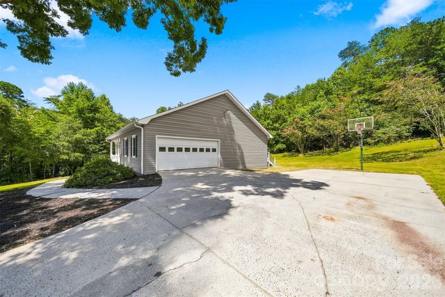 136 Cook Lane, Hickory, NC 28601