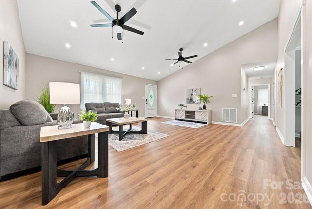 136 Cook Lane, Hickory, NC 28601