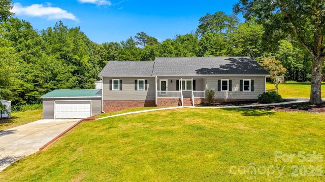 136 Cook Lane, Hickory, NC 28601
