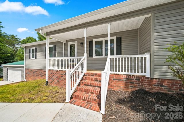 136 Cook Lane, Hickory, NC 28601