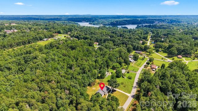 136 Cook Lane, Hickory, NC 28601