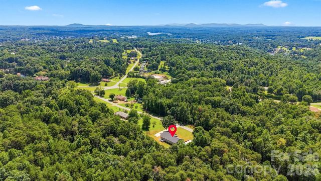 136 Cook Lane, Hickory, NC 28601