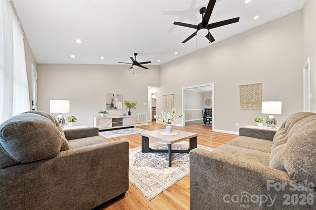 136 Cook Lane, Hickory, NC 28601