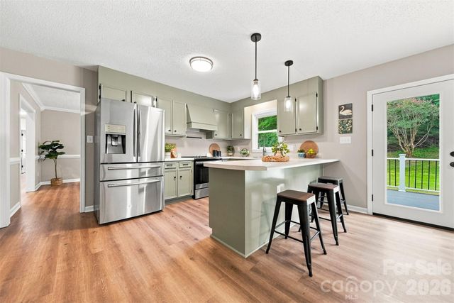 136 Cook Lane, Hickory, NC 28601