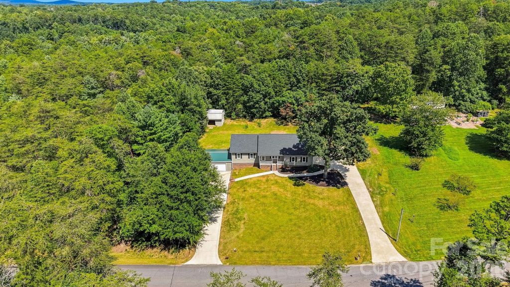 136 Cook Lane, Hickory, NC 28601