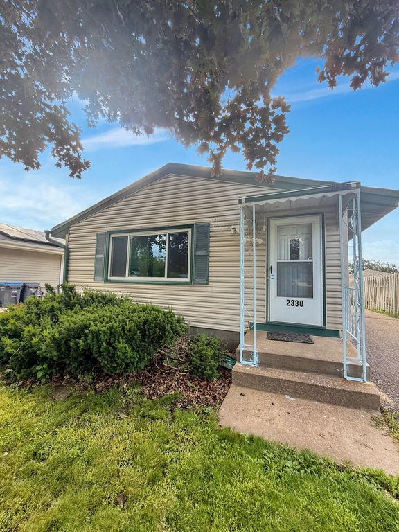 2330 12th Avenue E, North Saint Paul, MN 55109