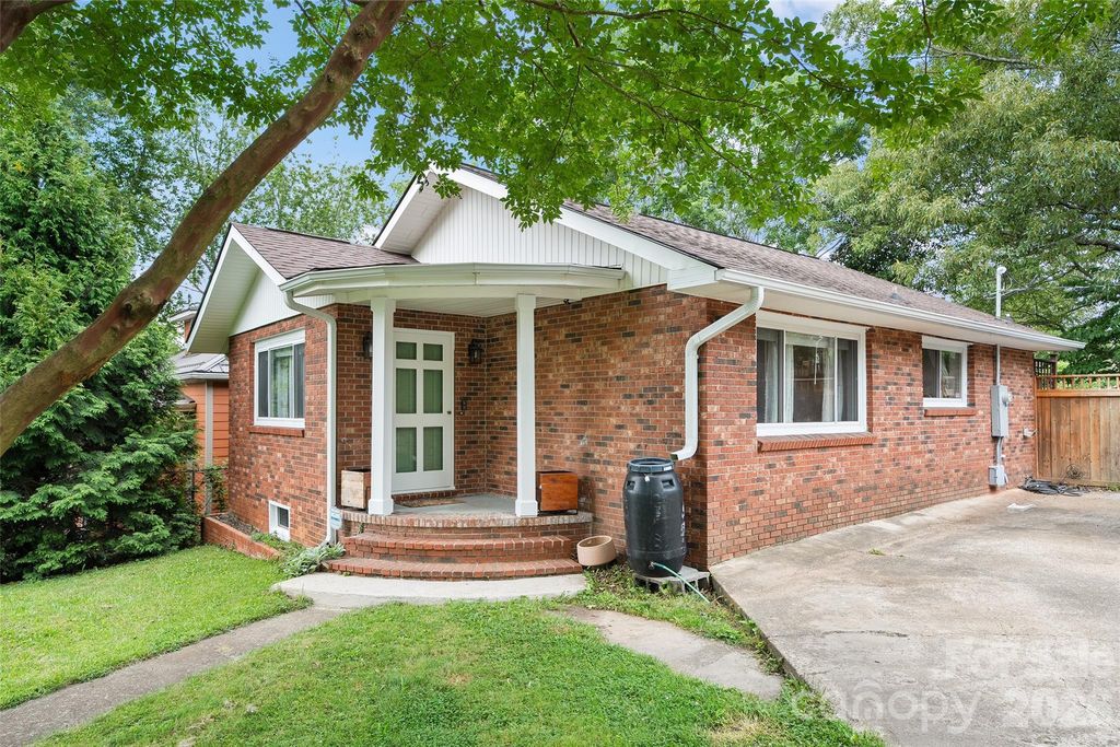 155 Michigan Avenue, Asheville, NC 28806