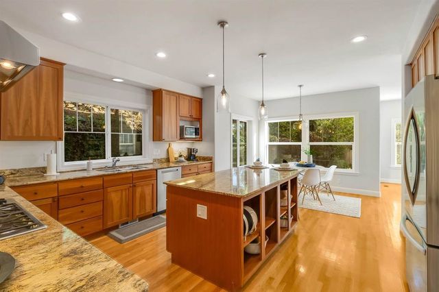 936 Mountain Blvd, Oakland, CA 94611