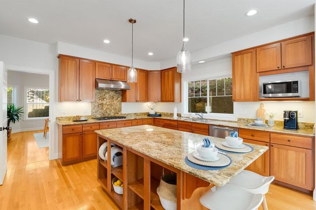 936 Mountain Blvd, Oakland, CA 94611