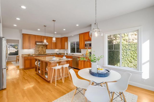 936 Mountain Blvd, Oakland, CA 94611