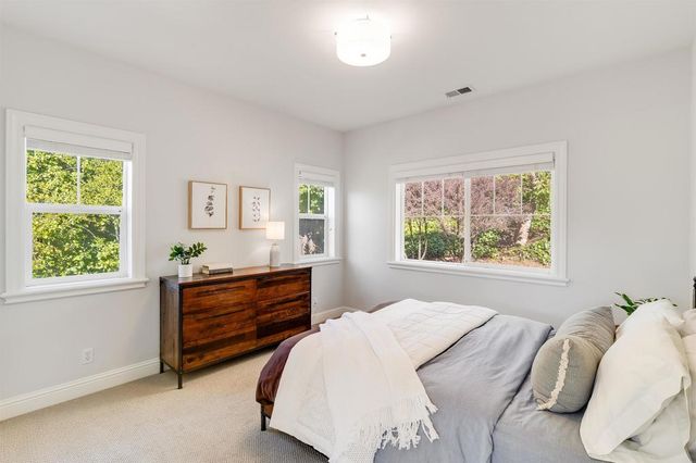 936 Mountain Blvd, Oakland, CA 94611