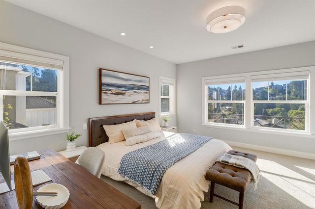 936 Mountain Blvd, Oakland, CA 94611