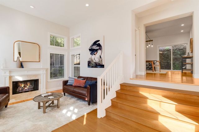 936 Mountain Blvd, Oakland, CA 94611